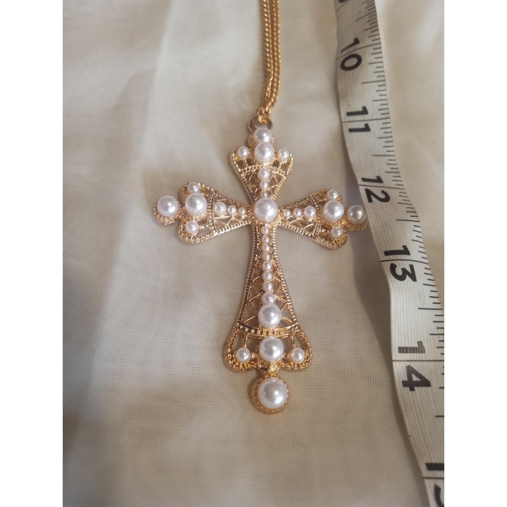 GoldtoneNecklace with  Peral Cross - Picture 3 of 6